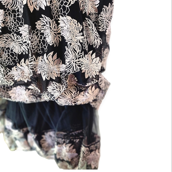 Forever New dress size 8 fit & flare below knee black with rose gold embroidery - Picture 10 of 12